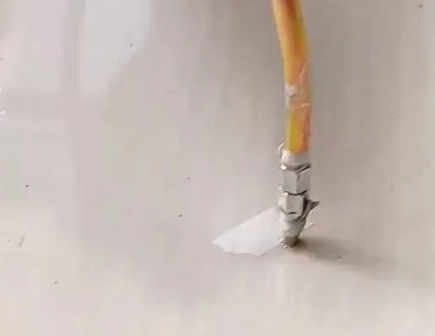复兴瓷砖空鼓维修公司专业解答在瓷砖铺贴过程中，如果使用的砂料过粗（如全部使用了粗砂），可能会导致以下问题